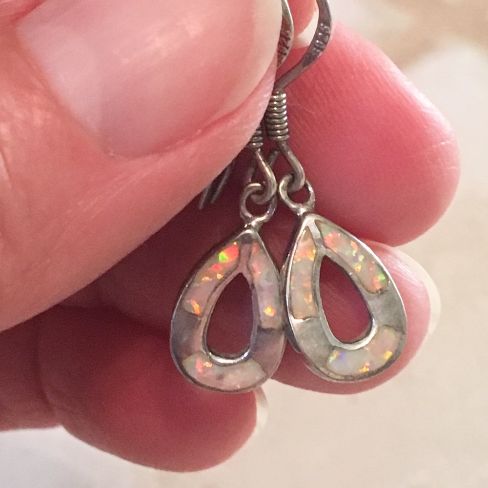 Stunning sterling silver and opal earrings! - Picture 3 of 6
